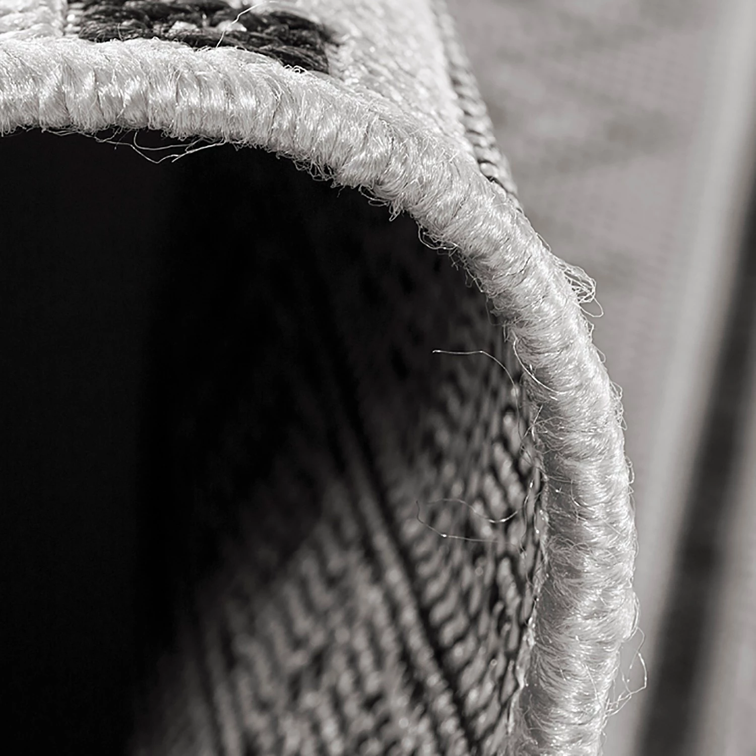 Andiamo Tapis à poils courts Saint Jordi - Fibres synthétiques - Gris / Noir 5 Andiamo Tapis à poils courts Saint Jordi - Fibres synthétiques - Gris / Noir – Image 3