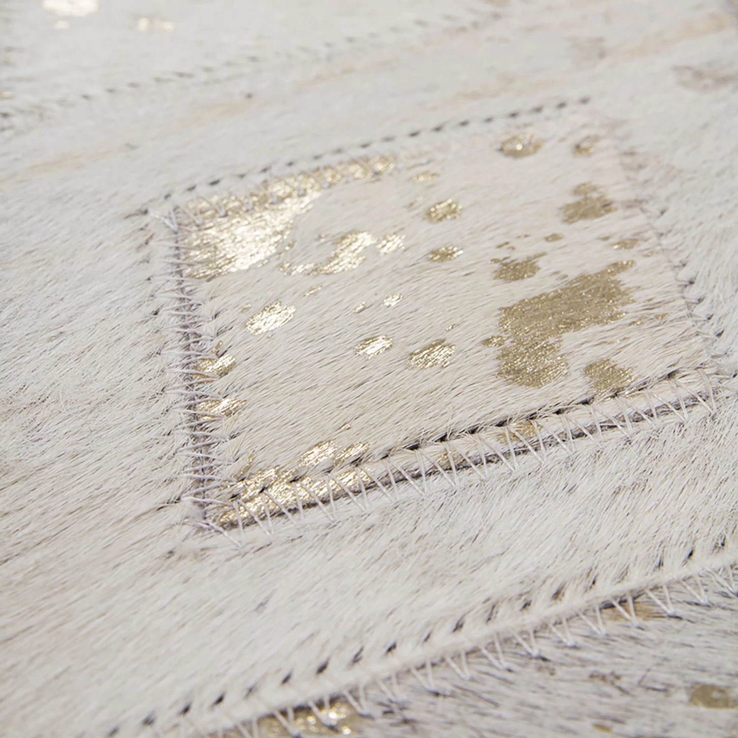 Kayoom Tapis en peau Spark 110 - Cuir véritable - Doré - 170 x 120 cm 7 Kayoom Tapis en peau Spark 110 - Cuir véritable - Doré - 170 x 120 cm – Image 5