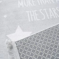 Happy Rugs Tapis enfant Stars - Fibres synthétiques - Gris clair - 100 x 160 cm 8 Happy Rugs Tapis enfant Stars - Fibres synthétiques - Gris clair - 100 x 160 cm -Tapis Soldes Boutique 1000197134 200110 11234500027 DETAILS P000000001000197134