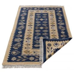 Sehrazat Tapis réversible Tulum 9920 - Coton / Polyester - Beige / Bleu foncé - 70 x 140 cm 16 Sehrazat Tapis réversible Tulum 9920 - Coton / Polyester - Beige / Bleu foncé - 70 x 140 cm -Tapis Soldes Boutique 1000238298 210113 10533600602 DETAILS P000000001000238298