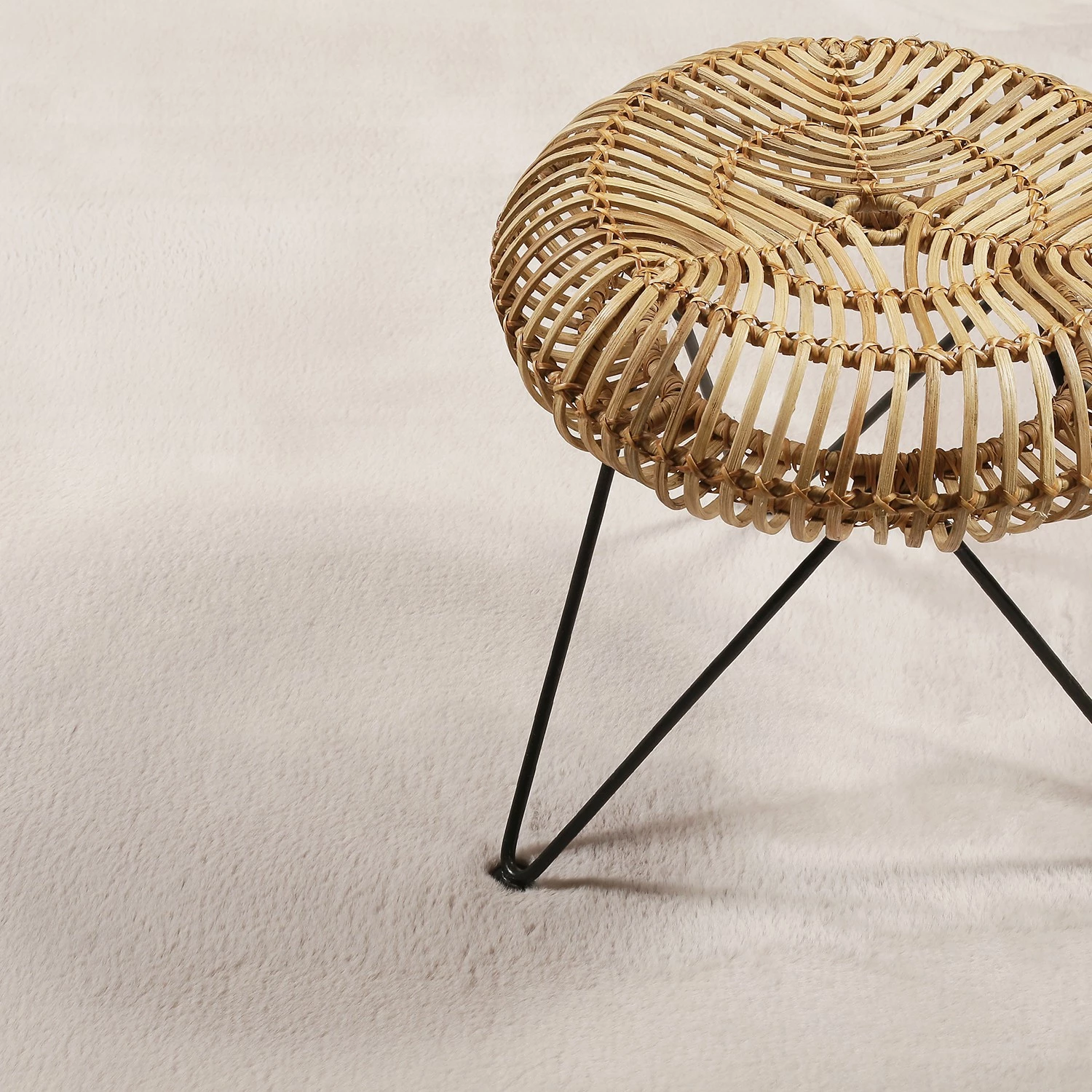 Esprit Home Tapis Shaggy Alice I - Polyester - Gris clair - Diamètre : 100 cm 5 Esprit Home Tapis Shaggy Alice I - Polyester - Gris clair - Diamètre : 100 cm – Image 3