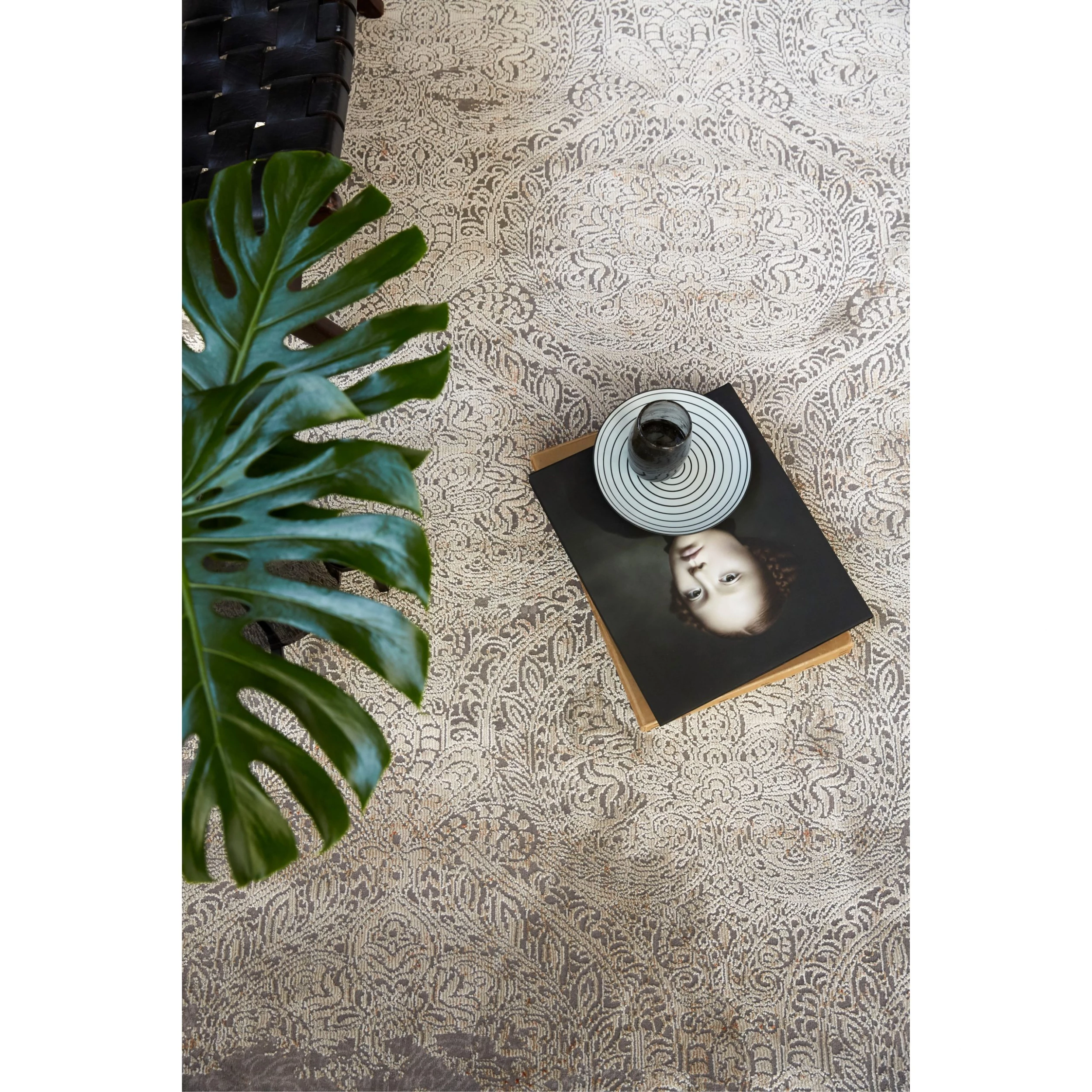 Wecon Home Tapis Baroque Vintage II - Fibres synthétiques - Argenté - 133 x 200 cm 4 Wecon Home Tapis Baroque Vintage II - Fibres synthétiques - Argenté - 133 x 200 cm – Image 2