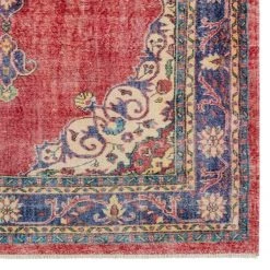 Nouristan Tapis Tabriz Ladiz - Coton / Chenille de polyester - Rouge / Indigo - 120 x 170 cm 11 Nouristan Tapis Tabriz Ladiz - Coton / Chenille de polyester - Rouge / Indigo - 120 x 170 cm -Tapis Soldes Boutique 1000243647 210218 09204200364 DETAILS P000000001000243647