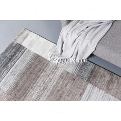 THEKO die markenteppiche Tapis Venice Camel Multi - Viscose / Coton - Gris / Beige - 170 x 240 cm -Tapis Soldes Boutique 1000249746 210318 08420100573 MOOD DETAILS P000000001000249746 mood
