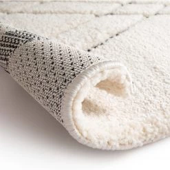 Top Square Tapis Jad - Fibres synthétiques - Blanc / Noir 12 Top Square Tapis Jad - Fibres synthétiques - Blanc / Noir -Tapis Soldes Boutique 1000272980 210707 10210900605 DETAILS P000000001000272980