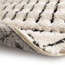 Top Square Tapis Loen - Fibres synthétiques - Blanc / Noir 10 Top Square Tapis Loen - Fibres synthétiques - Blanc / Noir -Tapis Soldes Boutique 1000272985 210707 10211700615 DETAILS P000000001000272985
