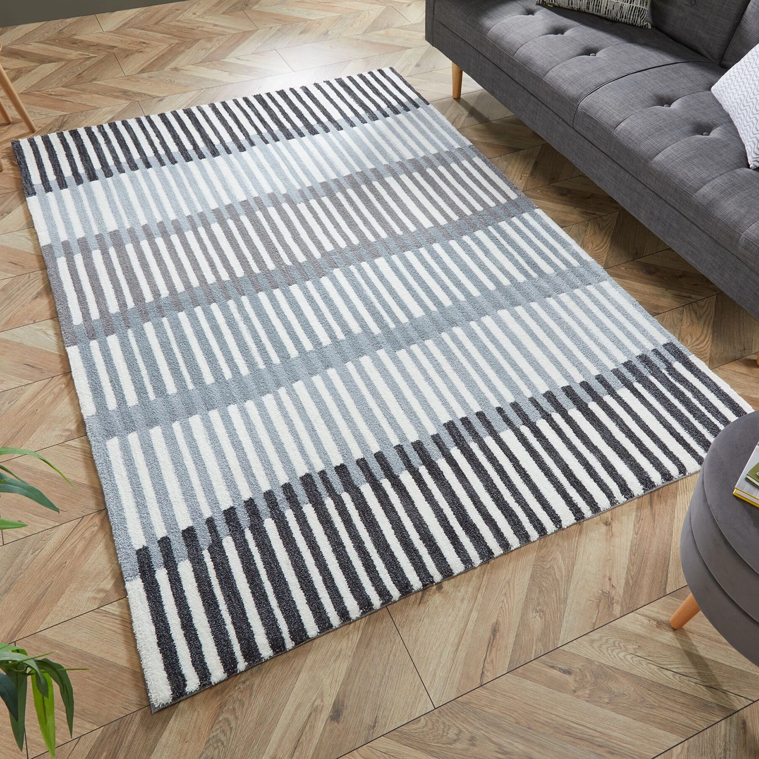 Flair Rugs Tapis Linear Stripe - Polyester - Gris - 120 x 170 cm 7 Flair Rugs Tapis Linear Stripe - Polyester - Gris - 120 x 170 cm – Image 5