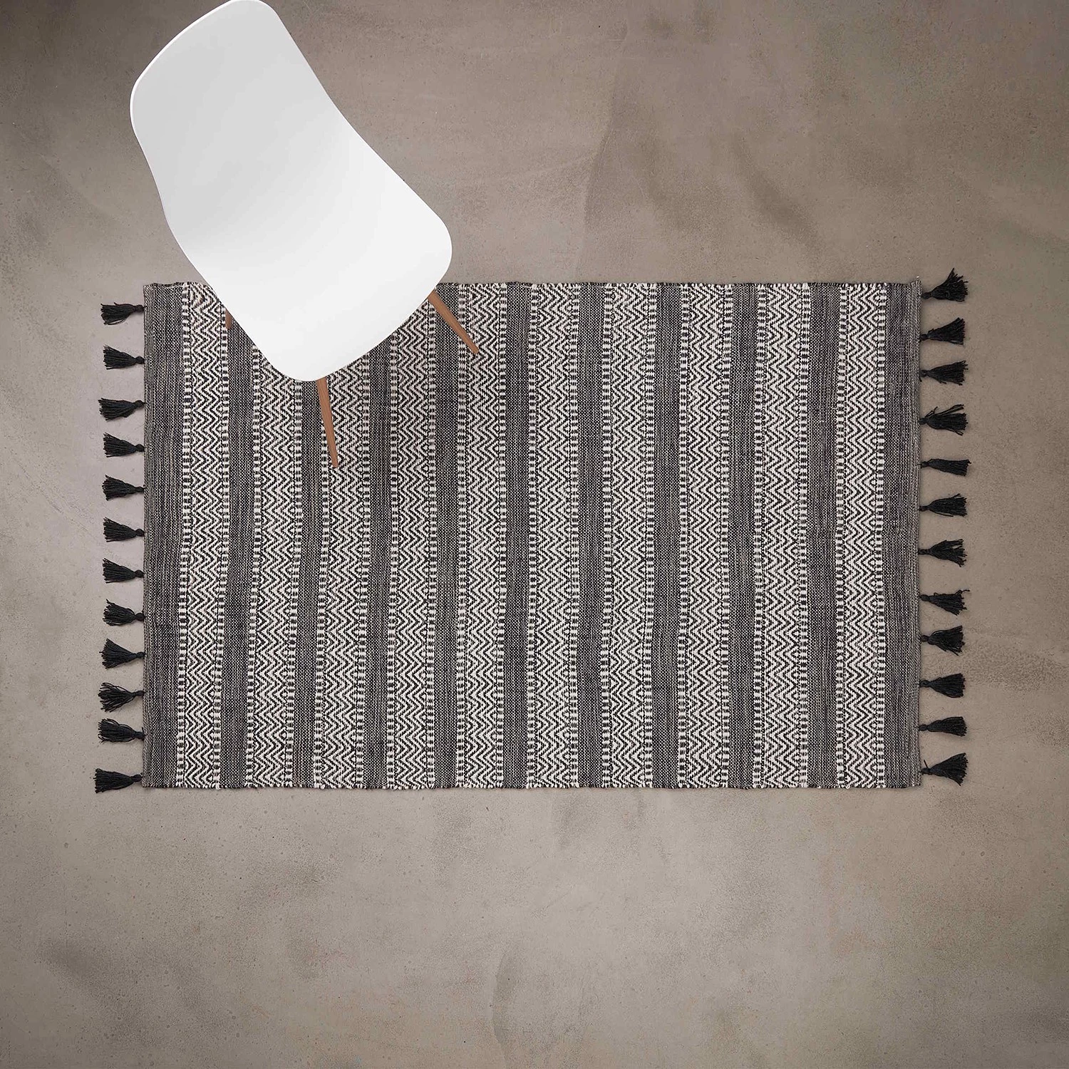 Butlers Tapis int. / ext. DEJA VU III - PET - Noir / Blanc 4 Butlers Tapis int. / ext. DEJA VU III - PET - Noir / Blanc – Image 2