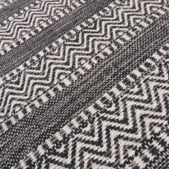 Butlers Tapis int. / ext. DEJA VU III - PET - Noir / Blanc 14 Butlers Tapis int. / ext. DEJA VU III - PET - Noir / Blanc -Tapis Soldes Boutique 1000338275 220228 050 DETAILS P000000001000338275