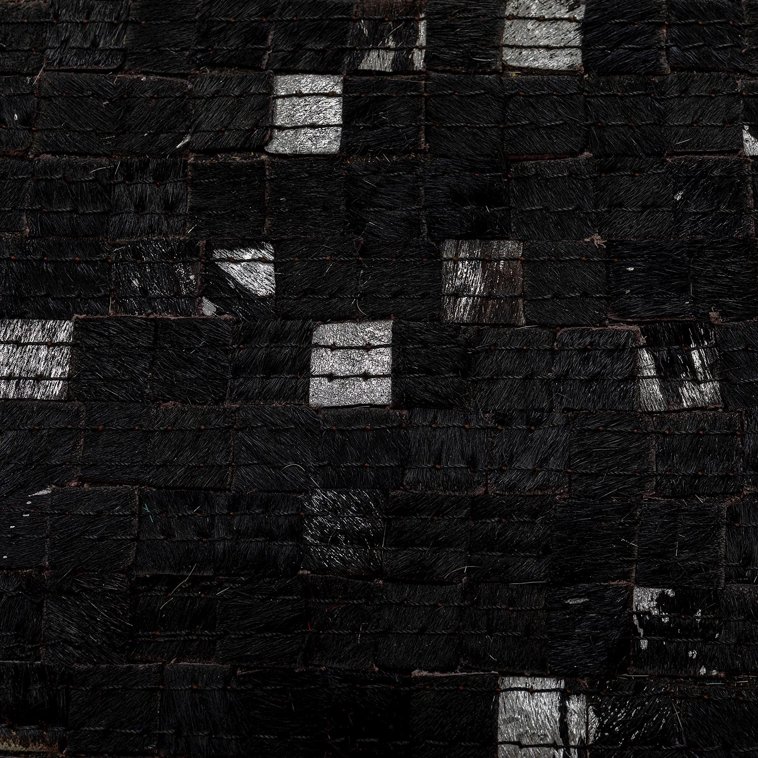 Kare Design Tapis en peau Glorious - Peau de vache / Laine - Noir 7 Kare Design Tapis en peau Glorious - Peau de vache / Laine - Noir – Image 5