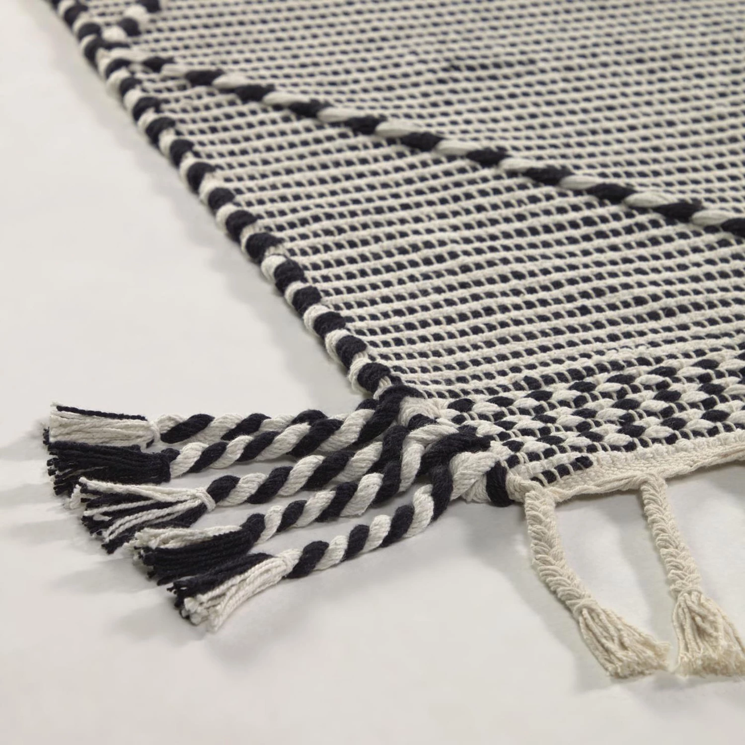 Top Square Tapis Nurit - Coton - Noir 4 Top Square Tapis Nurit - Coton - Noir – Image 2